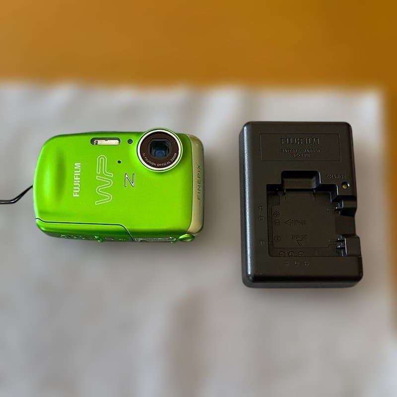 FinePix Z33WP グリーン 動作確認済【防水デジカメ】純正充電器