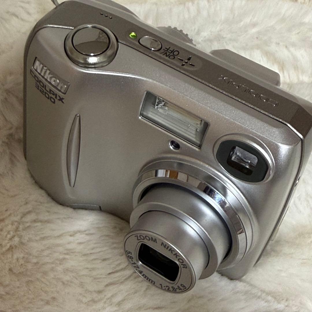 Nikon COOLPIX 3200 コンパクトデジタルカメラ　動作品