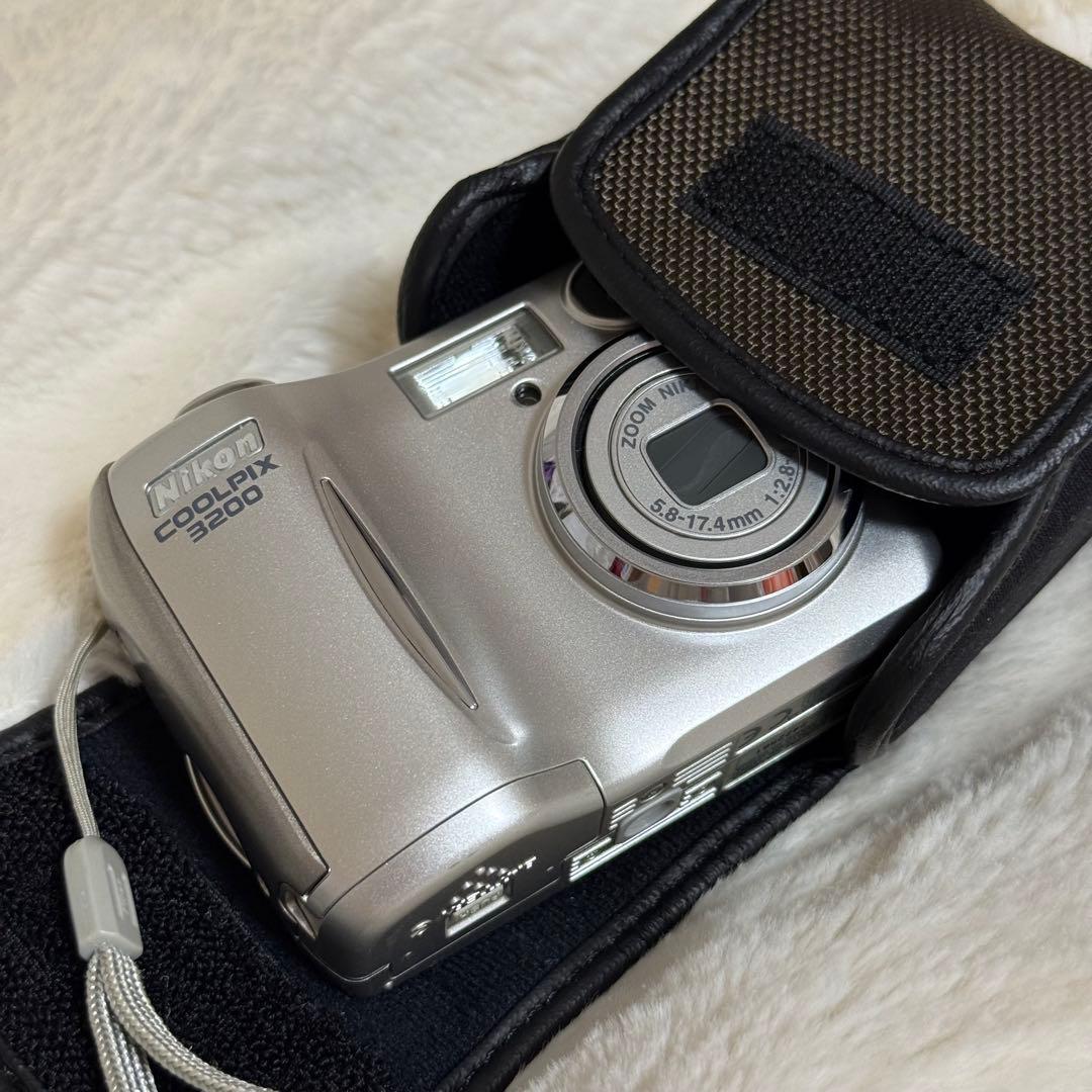 Nikon COOLPIX 3200 コンパクトデジタルカメラ　動作品