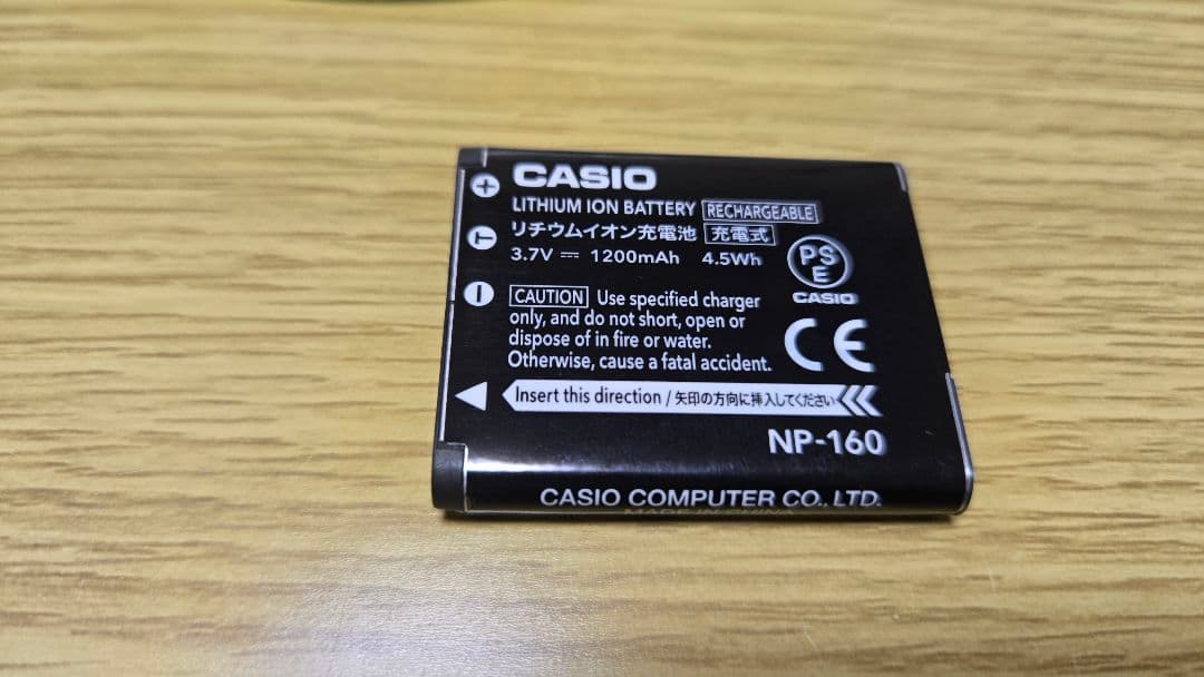カシオ自撮り１０倍ズームコンデジ　　WiFi搭載