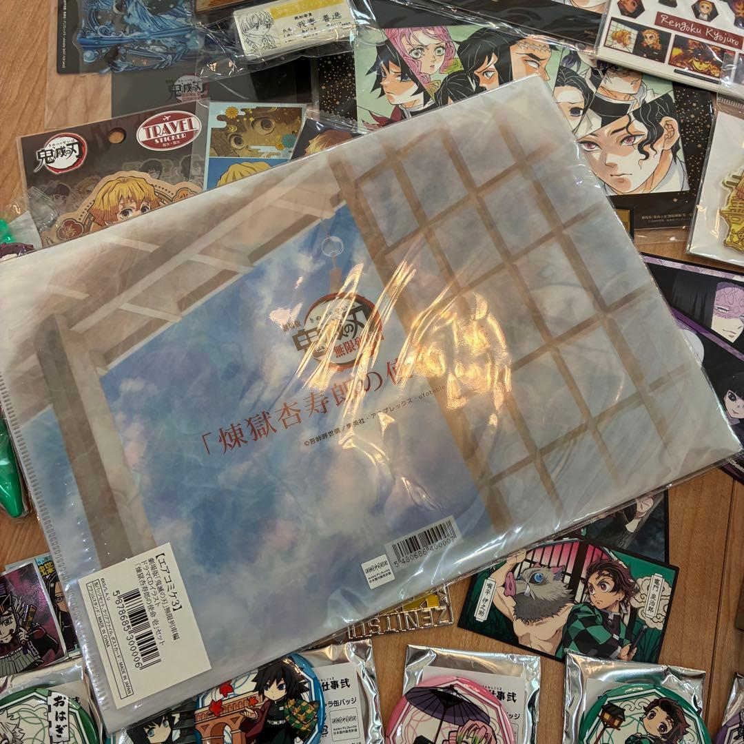 鬼滅の刃 グッズ まとめ売り アニメ 缶バッジ クリアファイル 大量