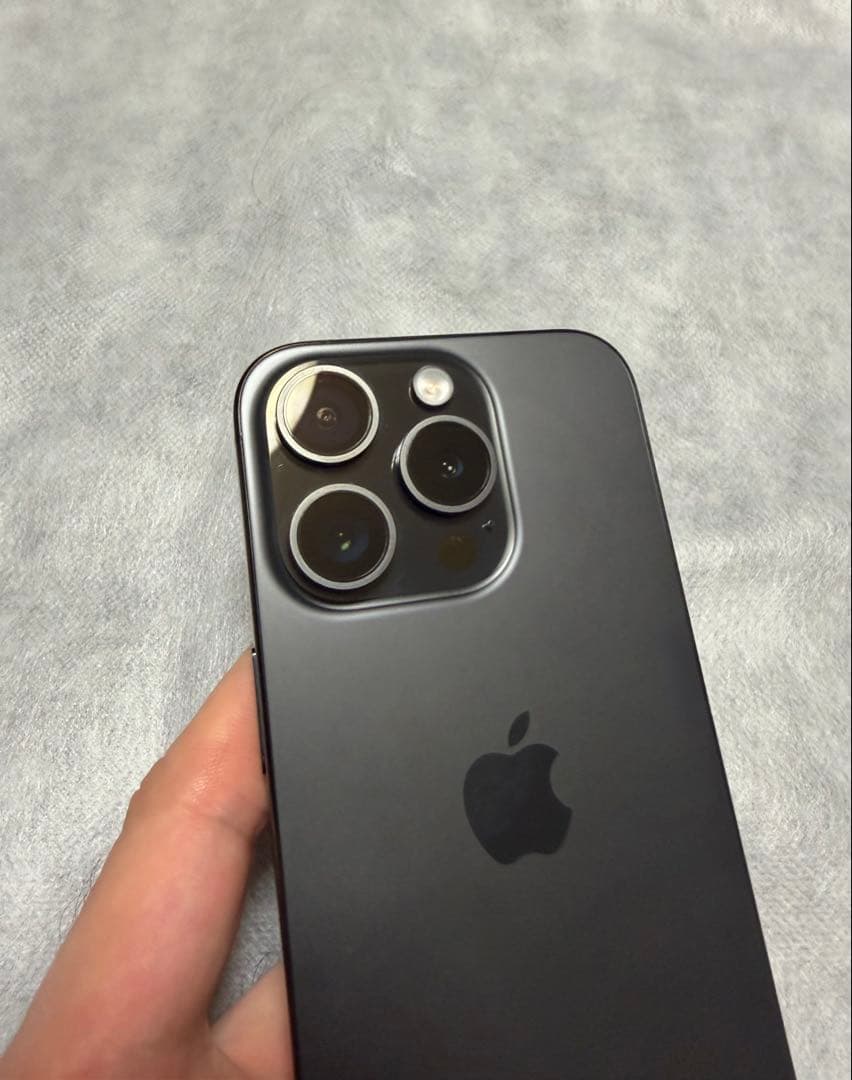 Apple iPhone 15 pro ブラック 256GB 付属品完備