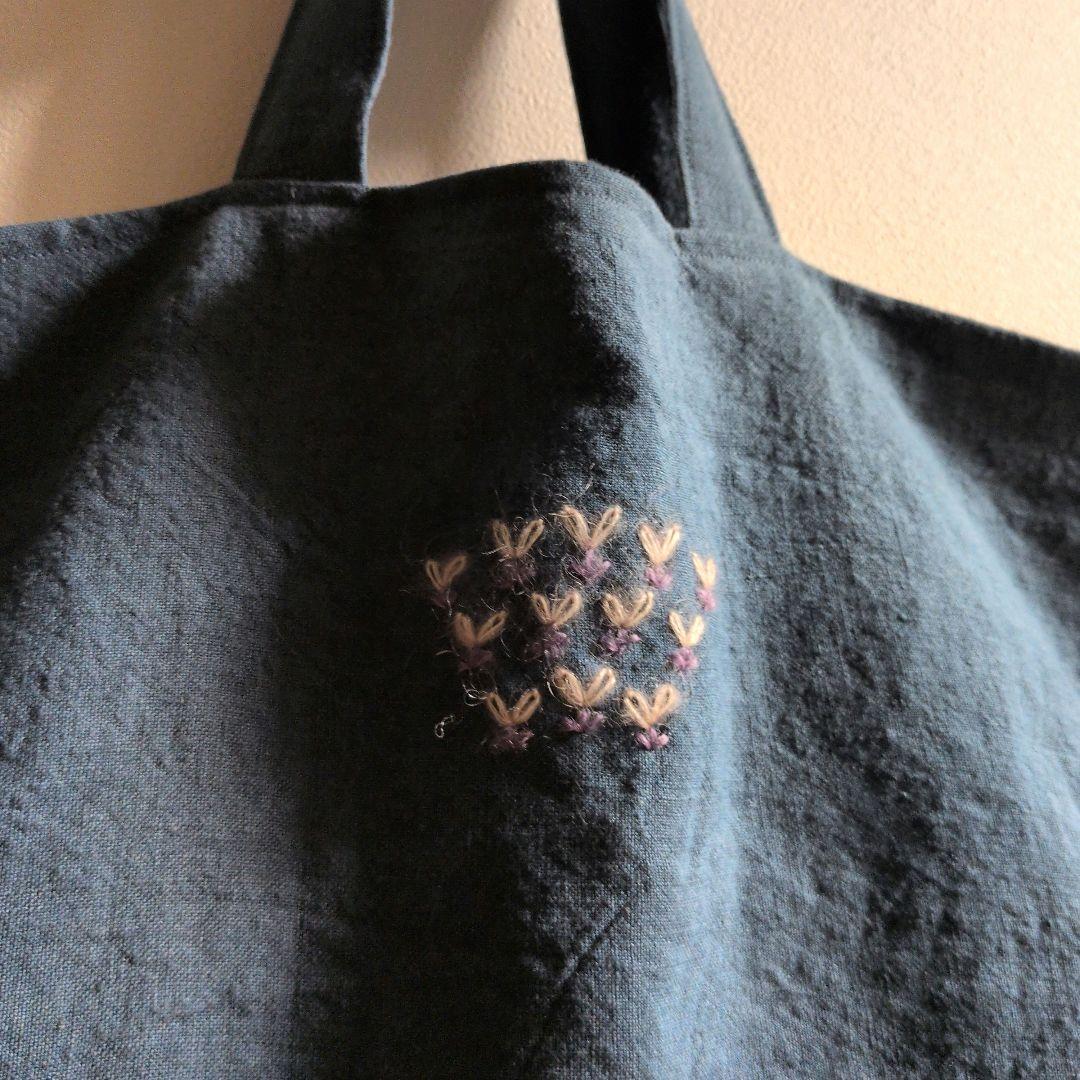 ハンドメイド　リネンバッグ　刺繍バッグ 大きいサイズ　インクブルー