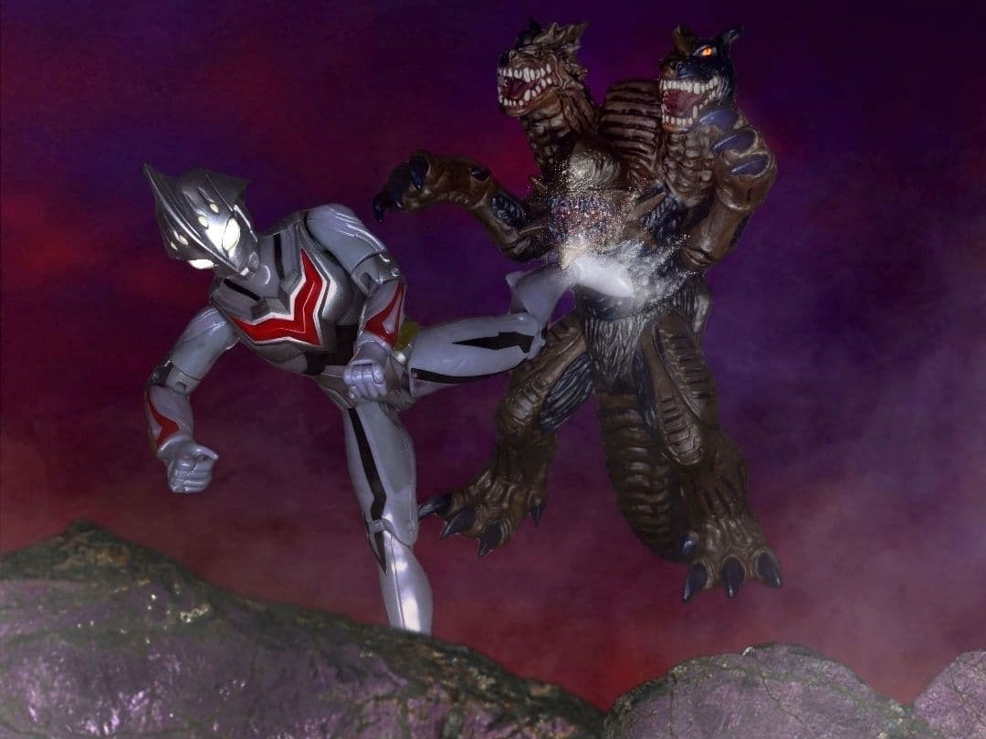 ウルトラマンネクサス ガルベロス＆ノスフェル ソフビ 塗装版