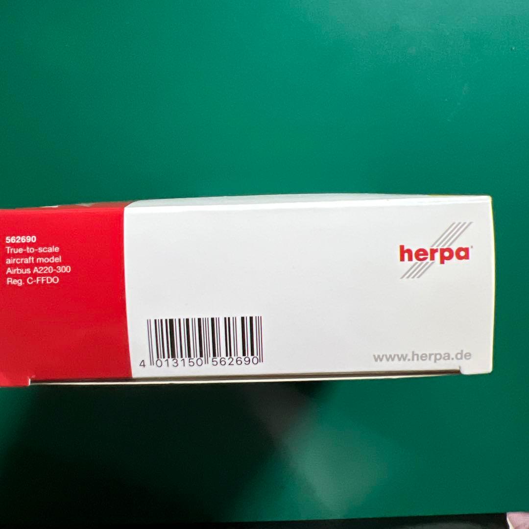 エアバス A220-300 1/400 herpa