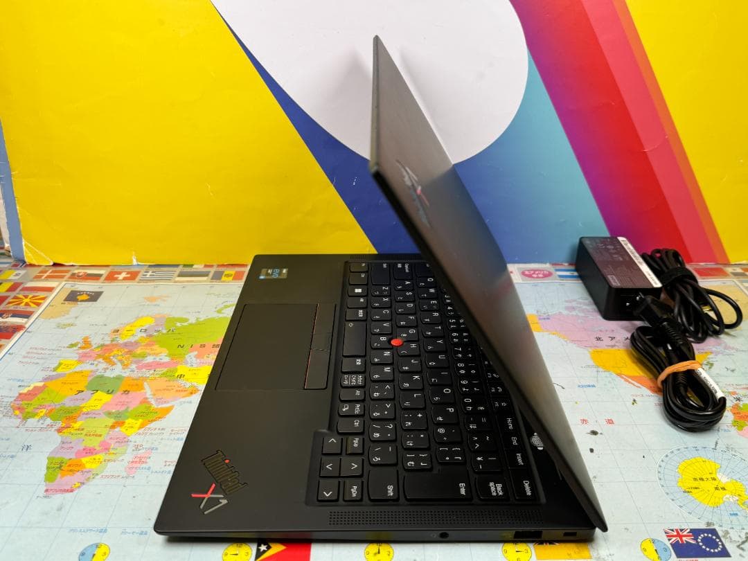 第11世代・16GB レノボ X1 Carbon 9th 14型 24H2 美品
