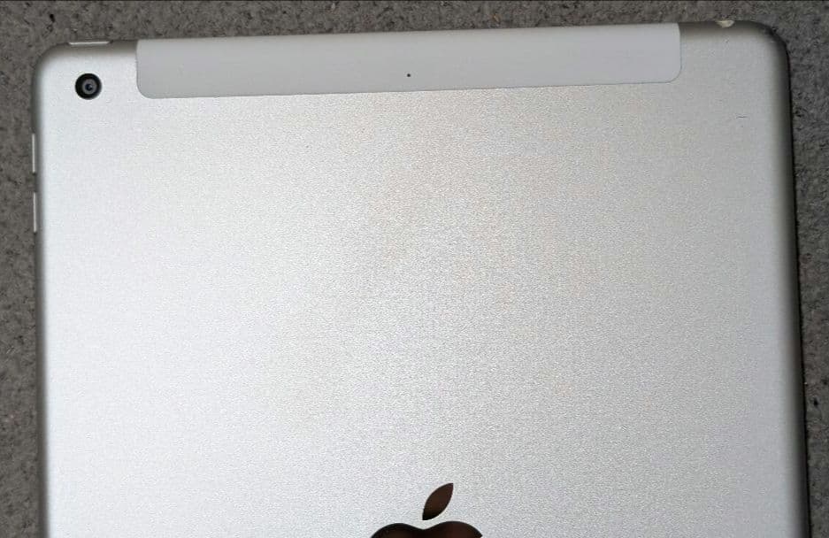 iPad第7世代 32GB シルバーSIMフリーモデル