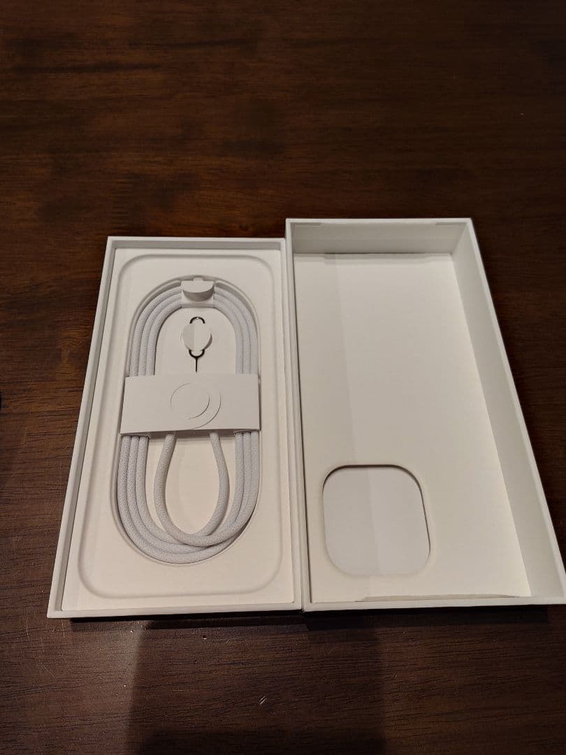 iPhone16pro 128GB simフリー ブラックチタニウム