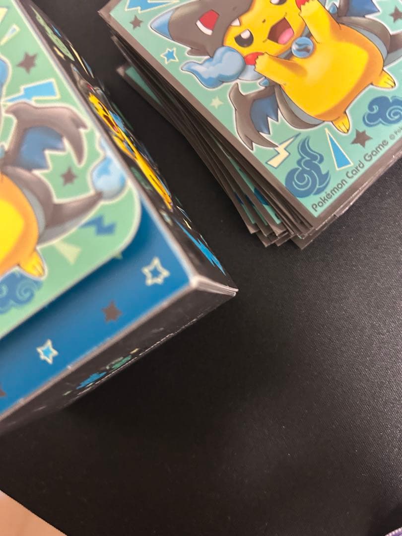 ポケモンカード　ポンチョを着たピカチュウ　デッキケース&スリーブ