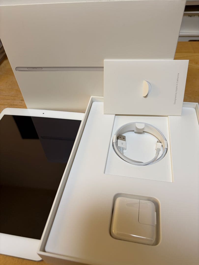 Apple iPad 5世代 32GB シルバー 箱あり 本体