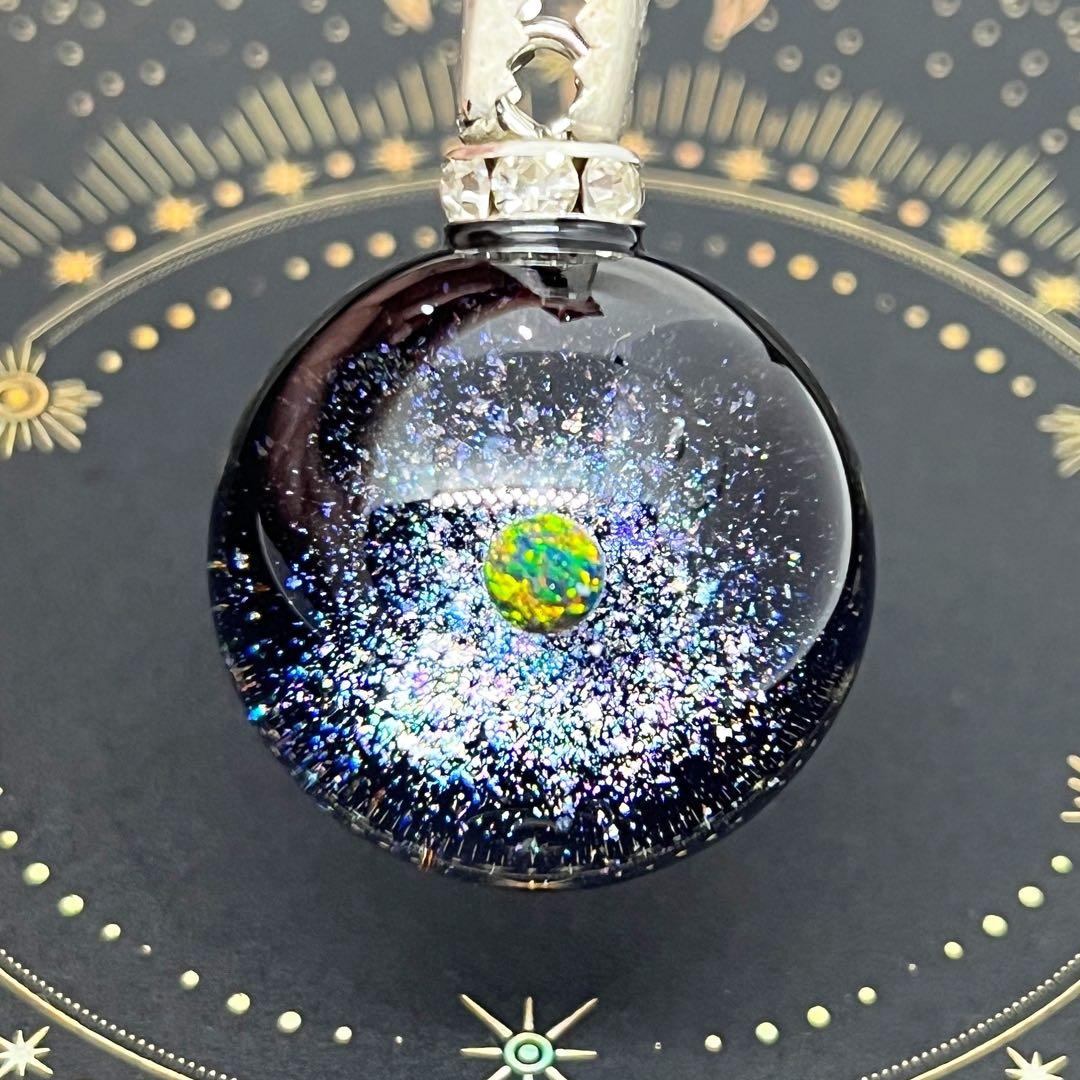 【ハンドメイド】宇宙玉チャーム25mm ２点・台座１点