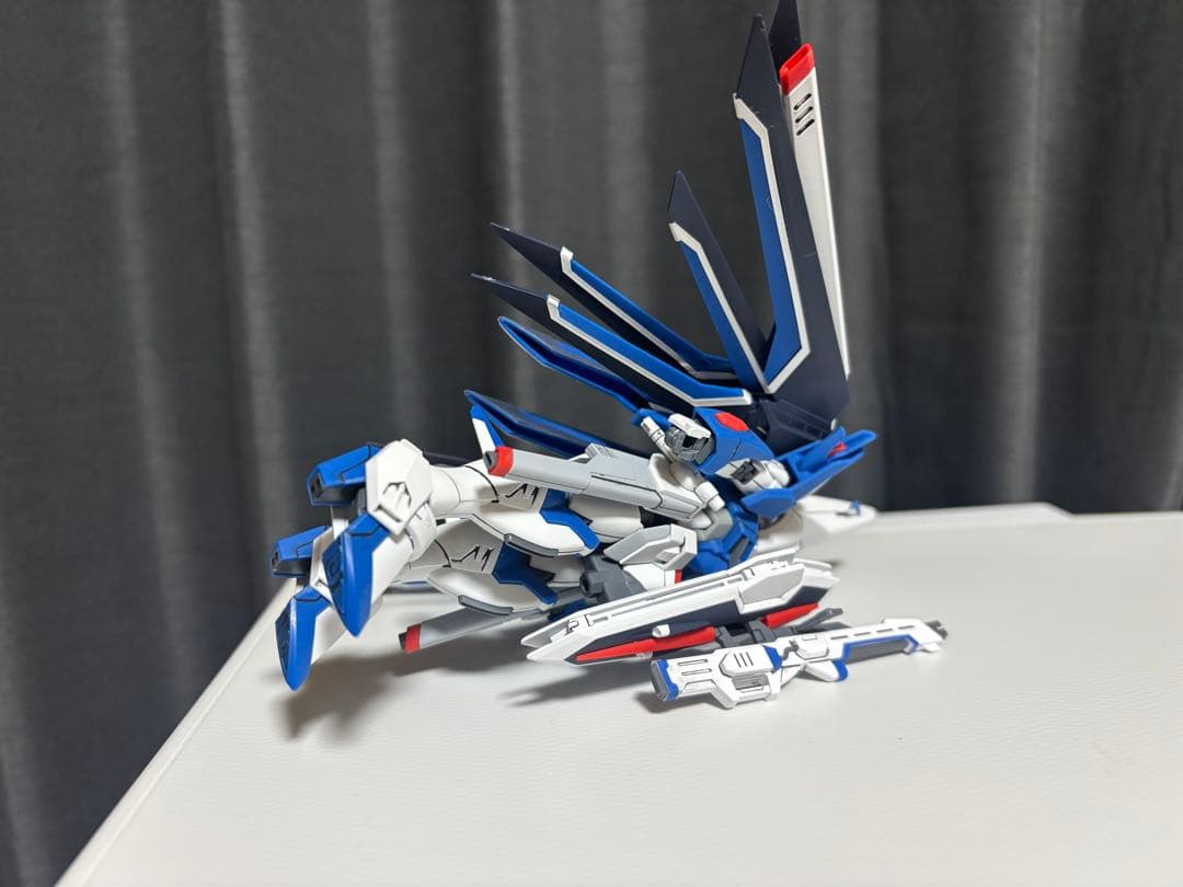 ガンプラSEED freedom 塗装済み完成品5機、未組み立てキット4つセット