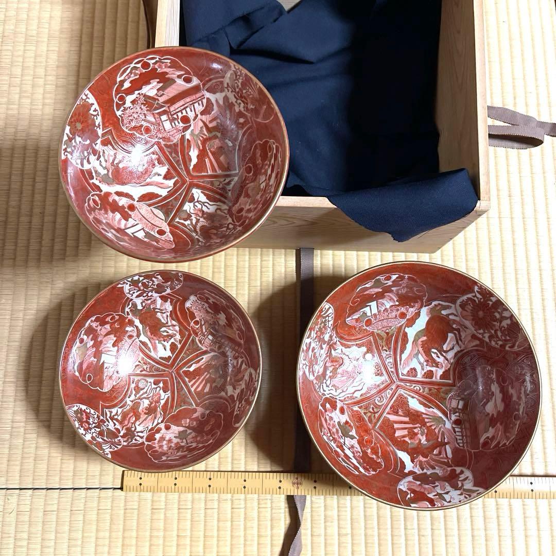 『ジャパン　クタニ』再興九谷　吉祥文様 窓絵 赤絵金彩　割取紋様　三ツ組『美品』