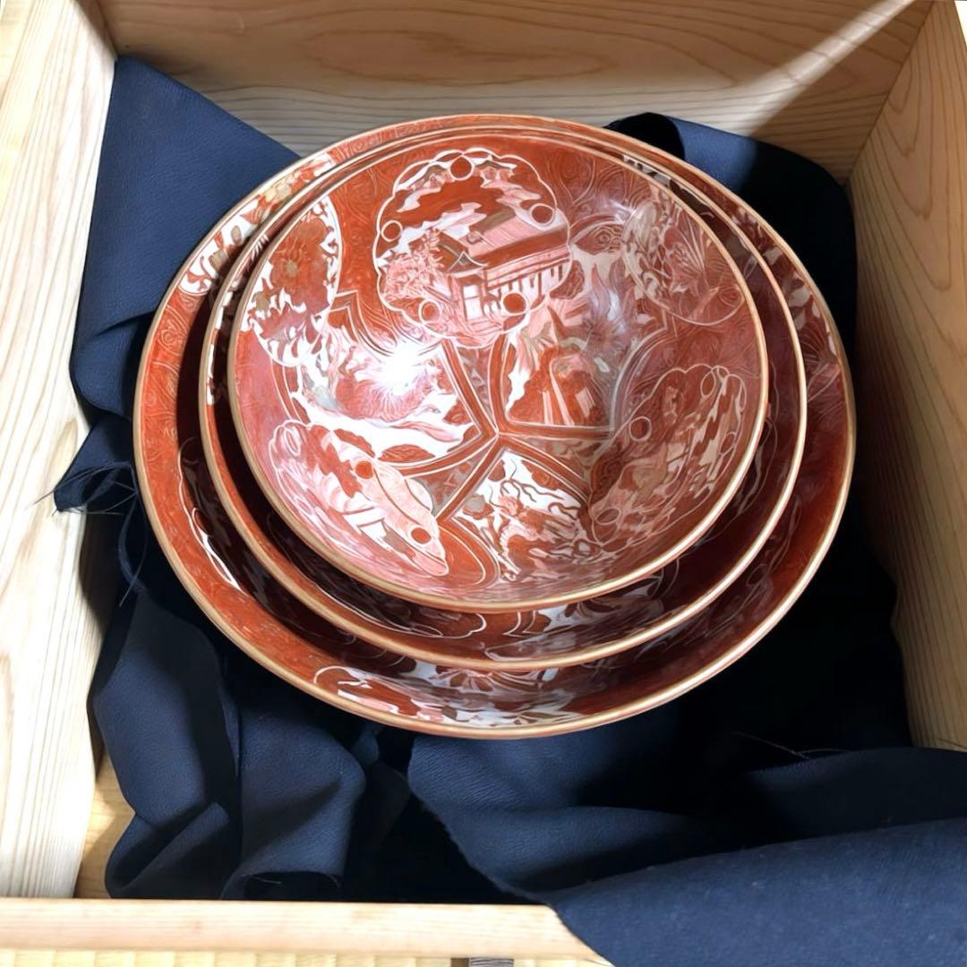 『ジャパン　クタニ』再興九谷　吉祥文様 窓絵 赤絵金彩　割取紋様　三ツ組『美品』