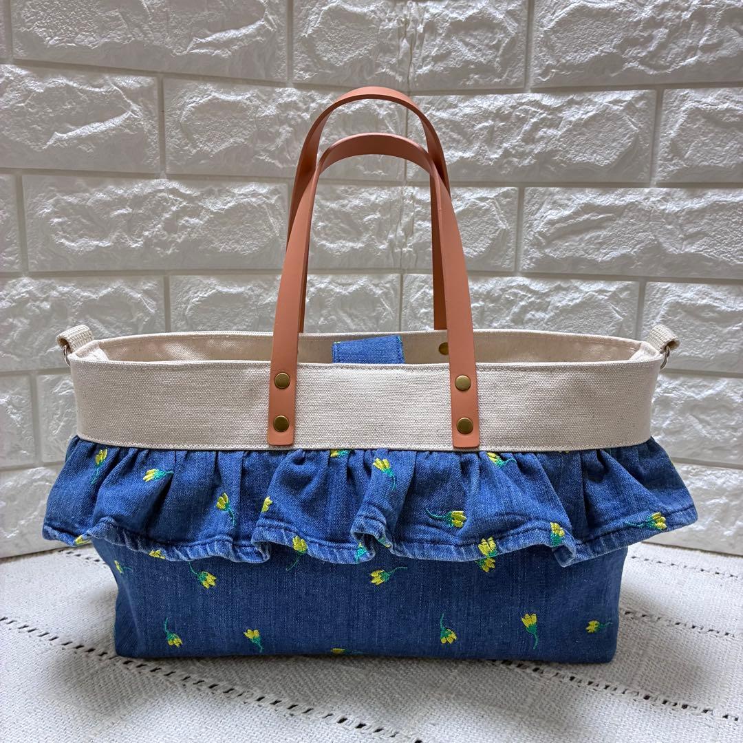 【hiroko】デニムリメイク　小花刺繍デニムのフリルトートバック