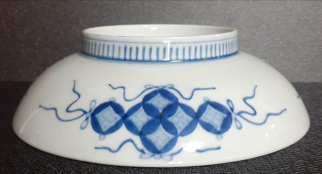 江戸時代後期　後期藍鍋島　芙蓉文様　裏面　七宝繋ぎ文様　櫛高台　21.4cm鉢
