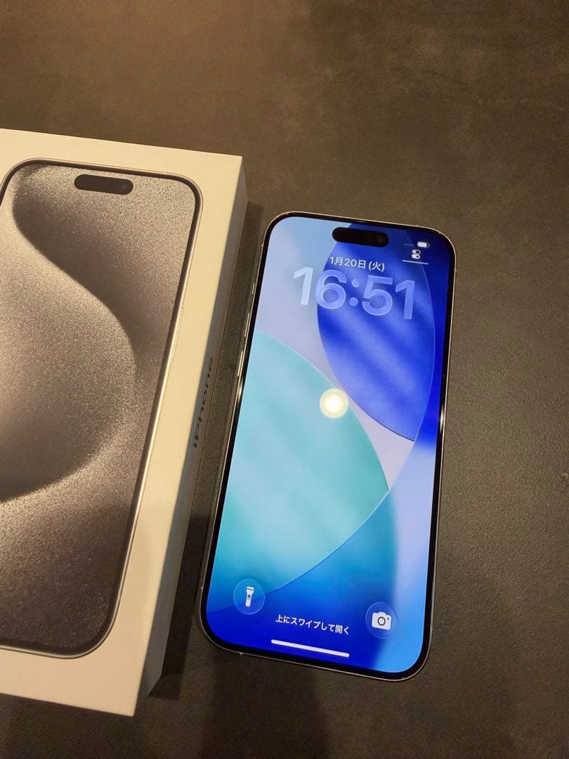 Apple iPhone 15 Pro 256GB ホワイトチタニウム　本体