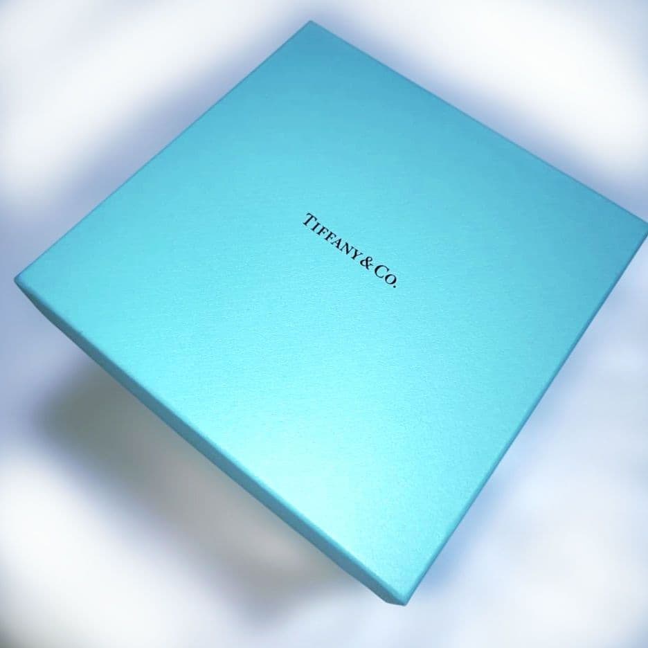 未使用シール付き　Tiffany & Co. 蓋付きハート型ガラストレイ　箱有り