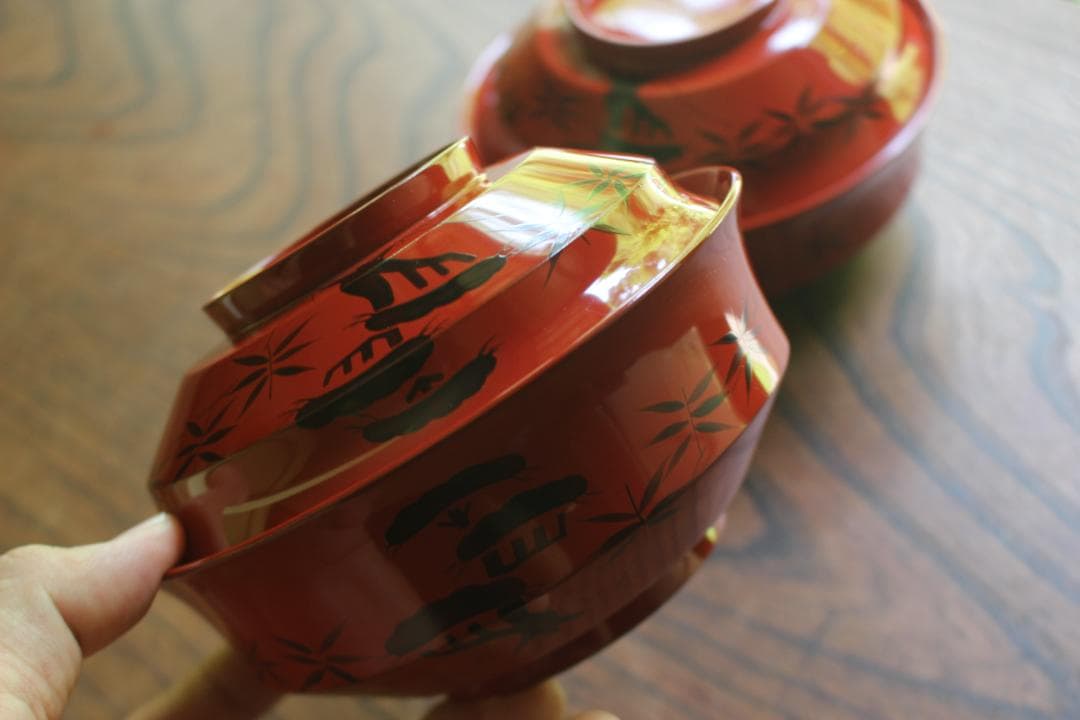 デッドストック！上質朱漆に風情ある蓬莱文の映える煮物椀2点（検輪島塗懐石道具