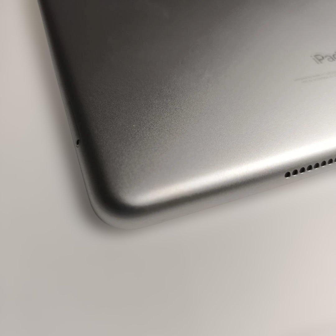 iPad 第6世代 32GB セルラーモデル 32GBシルバー