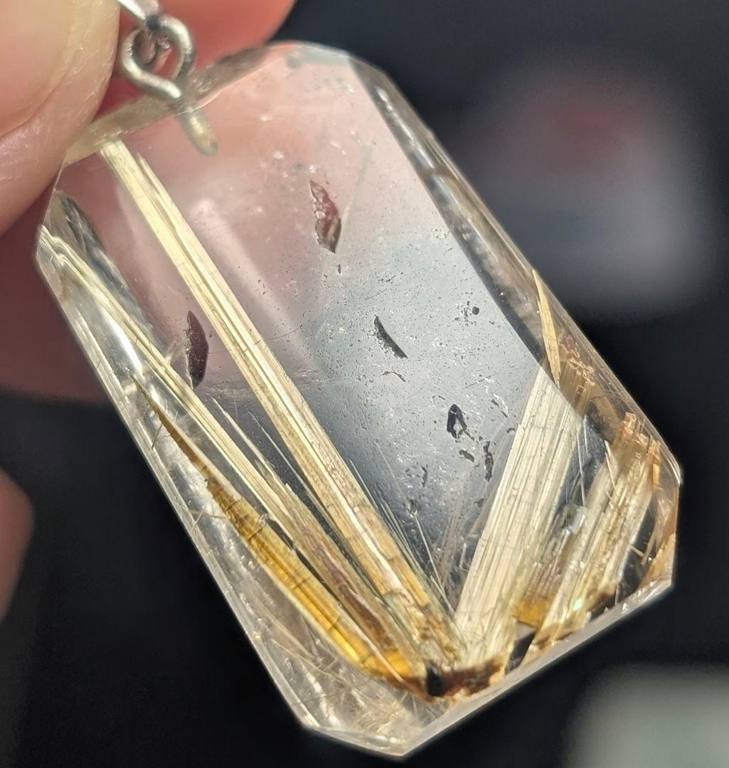 高品質虹入り艶美ゴールドルチルクォーツ ペンダントトップ1点物