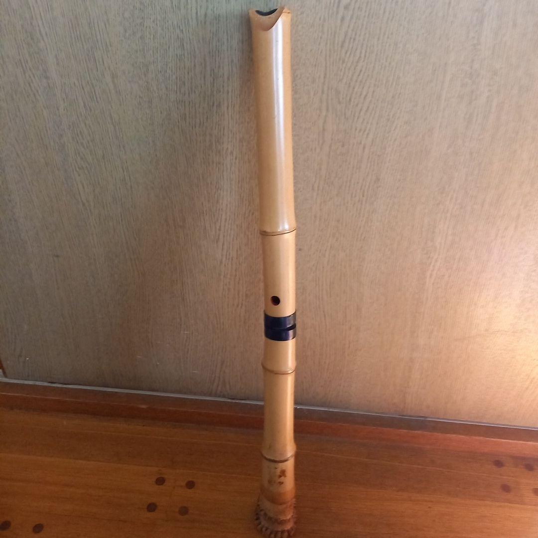 日本の伝統的な木管楽器である尺八（しゃくはち）で