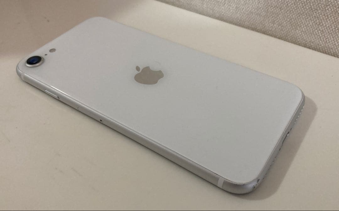 iPhone SE 第2世代 (SE2)64GB simフリー　ホワイトケース付