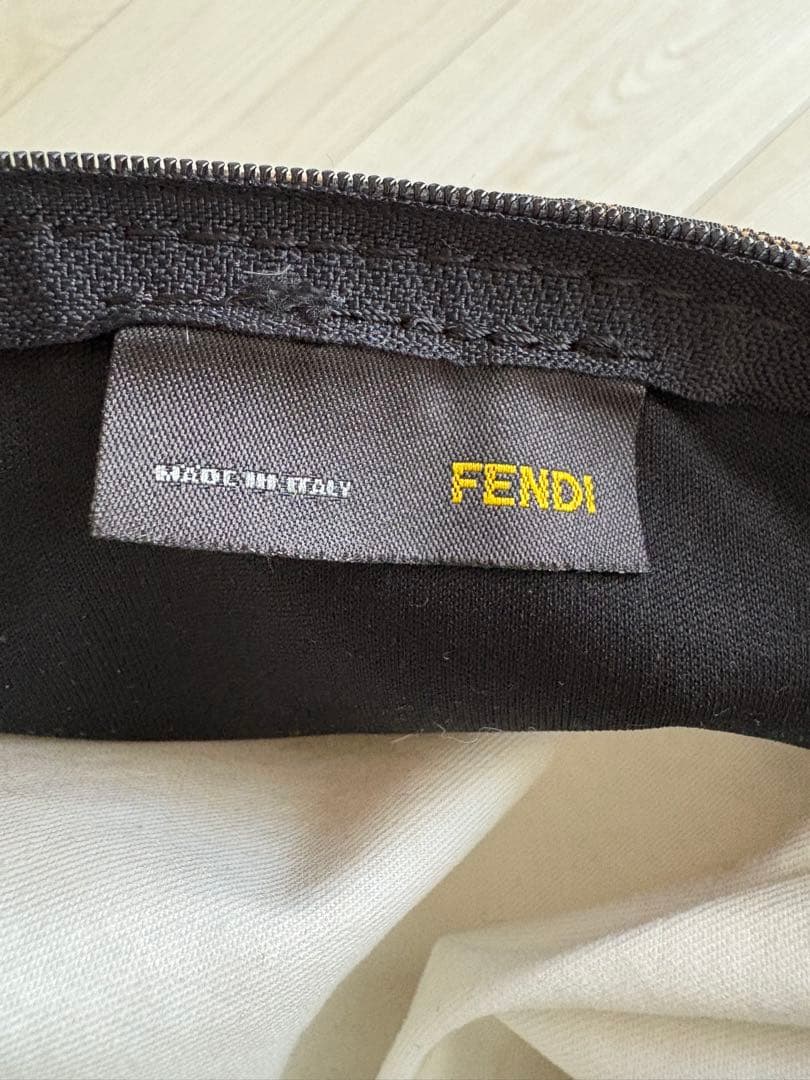 【FENDI】フェンディ　クッション　黒×黒　カバー　ブラック