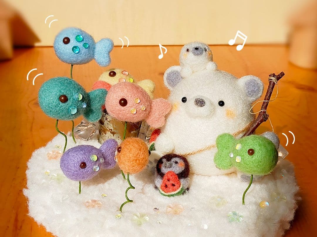 ✿羊毛フェルト✿mahi様✿ぽってりしろくまさんの魚釣り✿虹色の魚✿