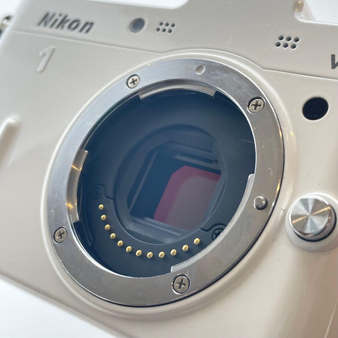 【極上美品・返品保証】Nikon1 V1 ホワイト レンズキット
