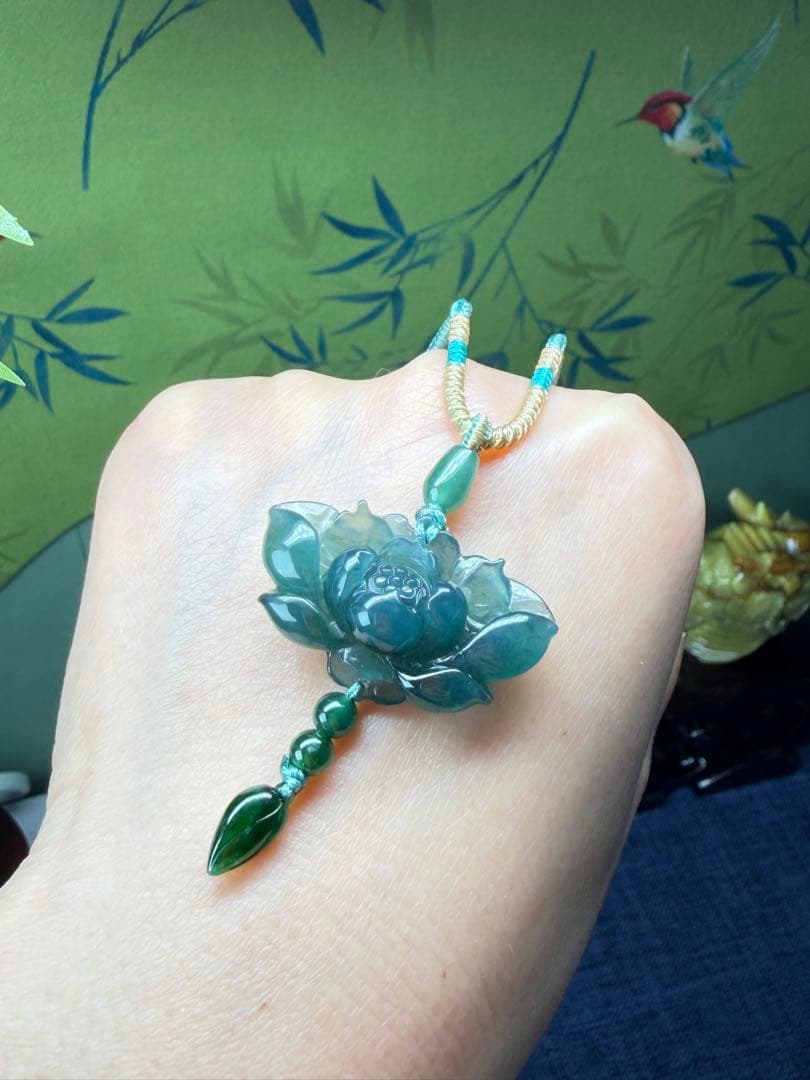 美品❣️天然本翡翠　高品質、氷藍水精巧な蓮花＆鮮明氷緑つぼみネックレス　鑑定書付き