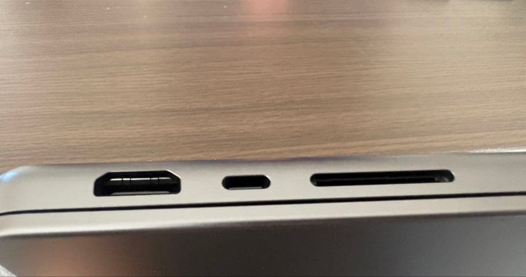 MacBook Pro 14インチ　M4 16G 512GB