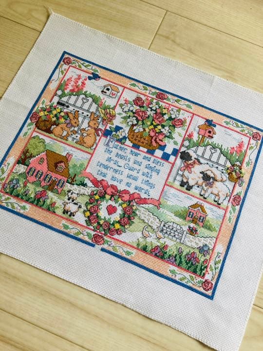 ハンドメイド　クロスステッチ完成品　40×32cm