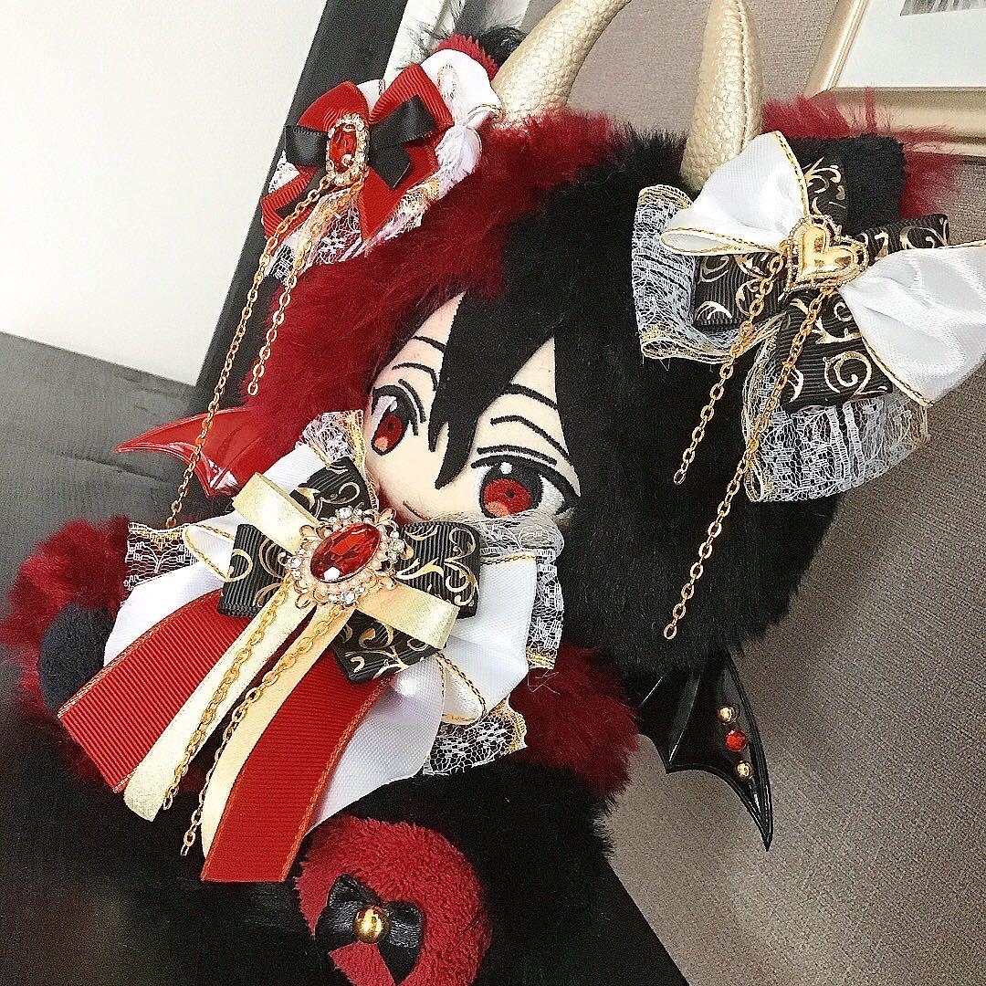 【139】ねこ　デビル　黒&ディープレッド　おすわり　ぬい服　16cm