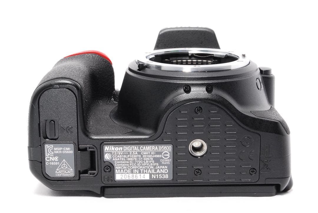 Nikon D5600◆◆ショット数少なめ◆WiFiで転送◆AF-P＆望遠レンズ