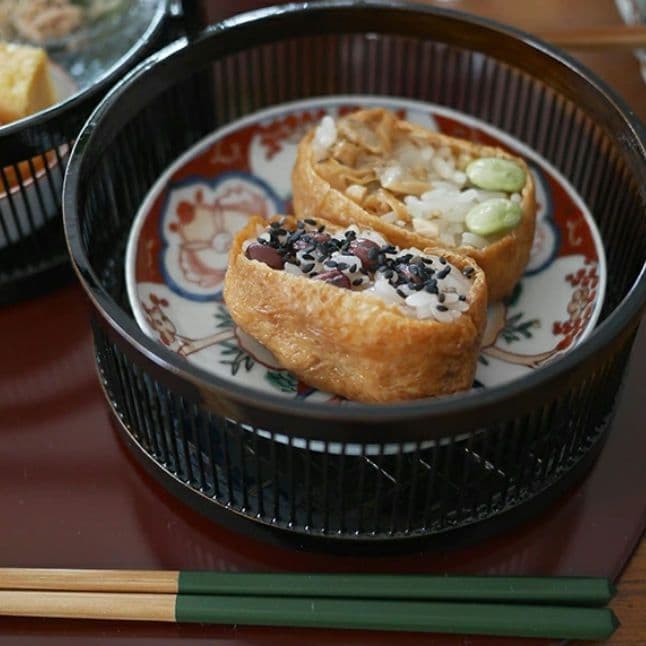 シック&モダン 　　　　　　　　　　　　　スタイリッシュな佇まいの料理箱 1段重