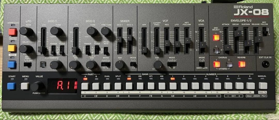 Roland JX-08 Boutique シンセサイザー 動作確認済 元箱