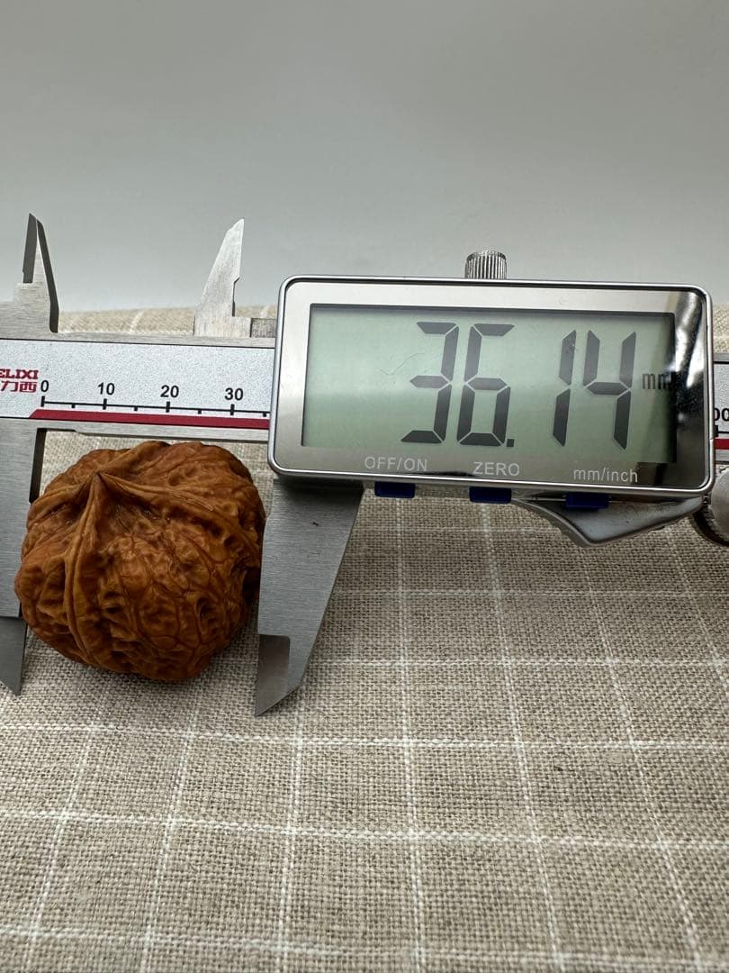 ☆天然☆ 伝統的な文玩核桃（ぶんがんくるみ）の逸品、四棱の手球ペア 36mm