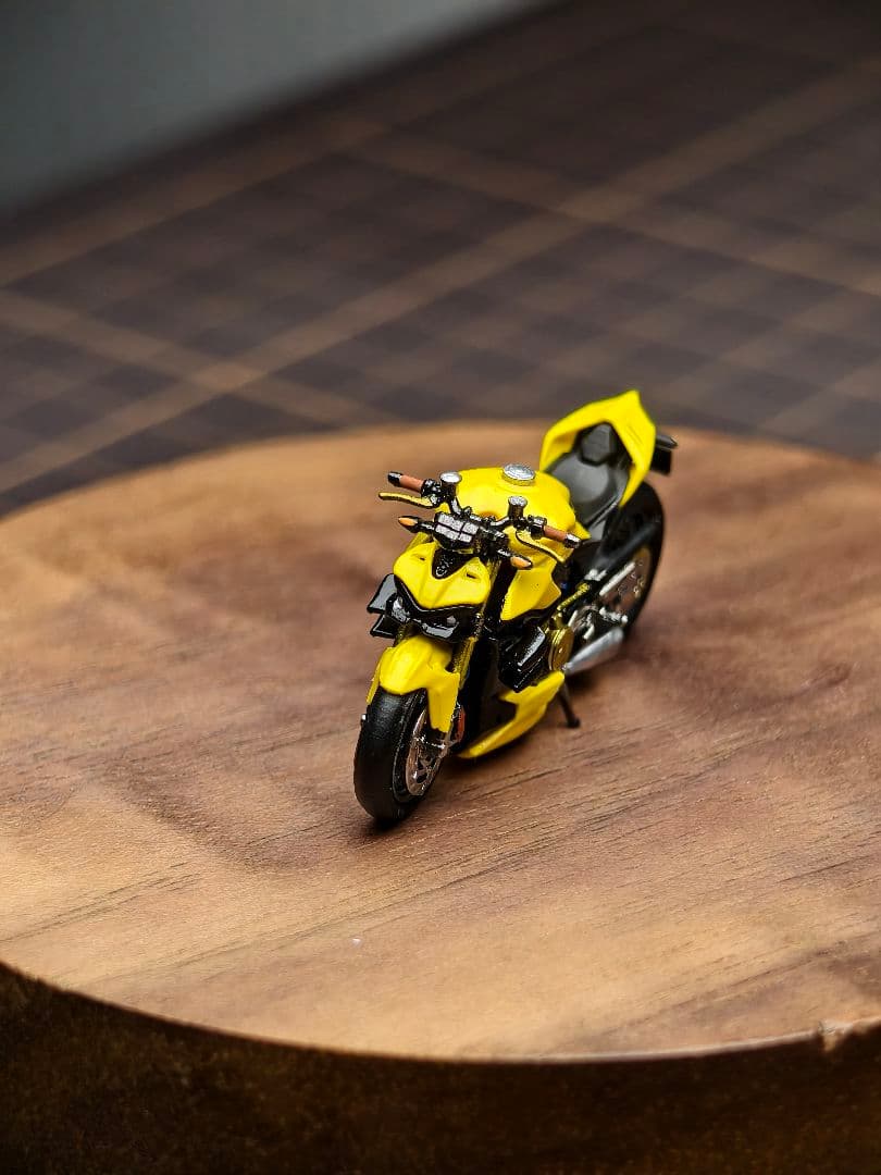1/64 Ducati Panigale V4S カスタム完成品 黄色い