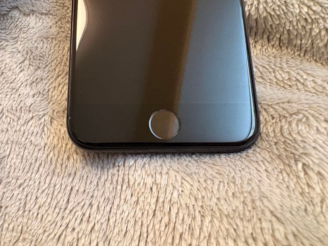 Yuka　iPhone SE2 ブラック 本体