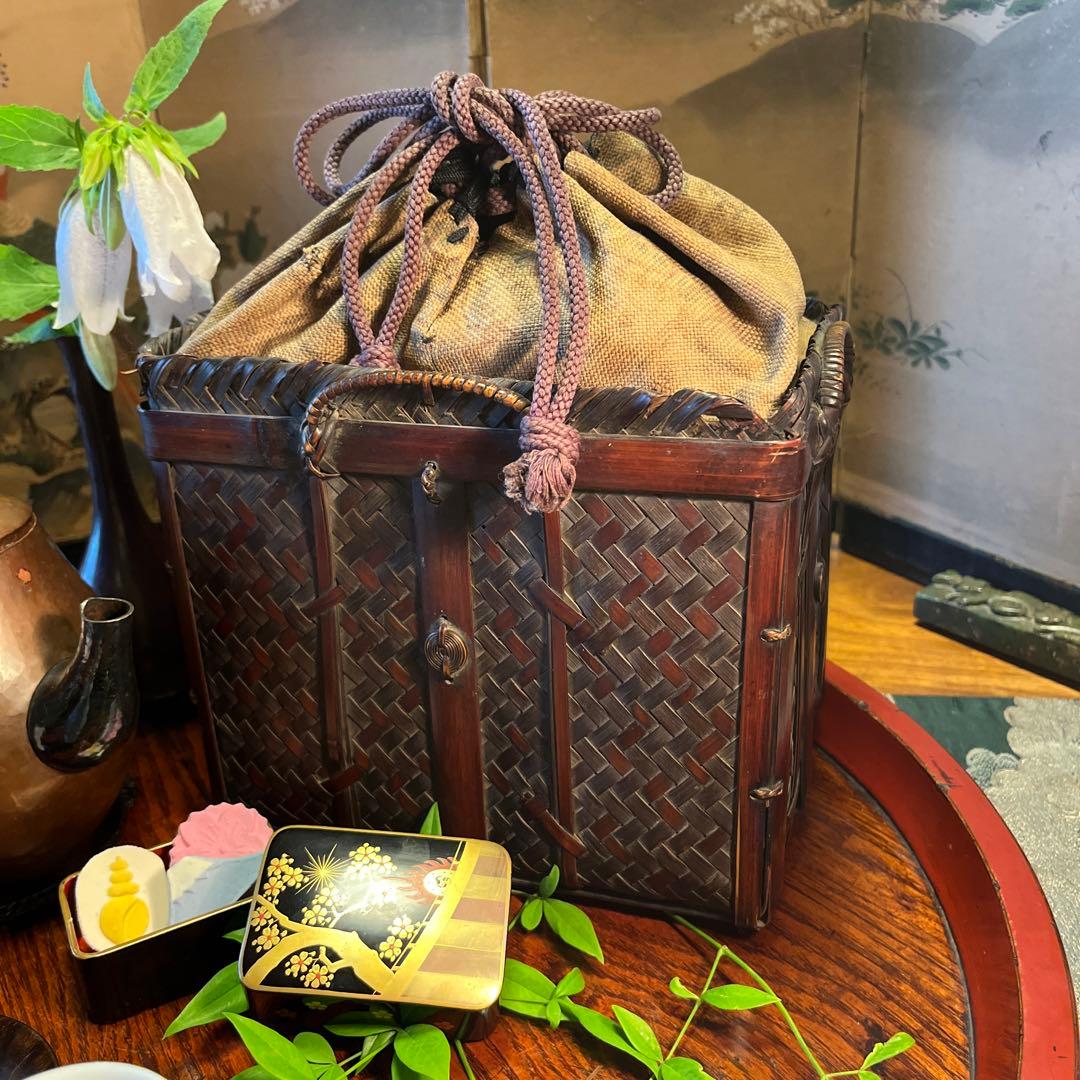 A837 時代巾着茶籠　茶道具　煎茶道具更紗　　竹細工　　銘有り（光寿）仕覆付き