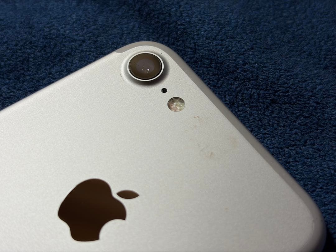 iPhone 7 32GB Silver SIMロック解除済 動作OK