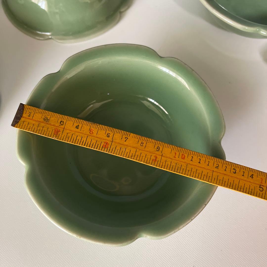 『青磁骨董品』　★「花形小鉢」や「花びら型鉢」　アンティーク　18セット