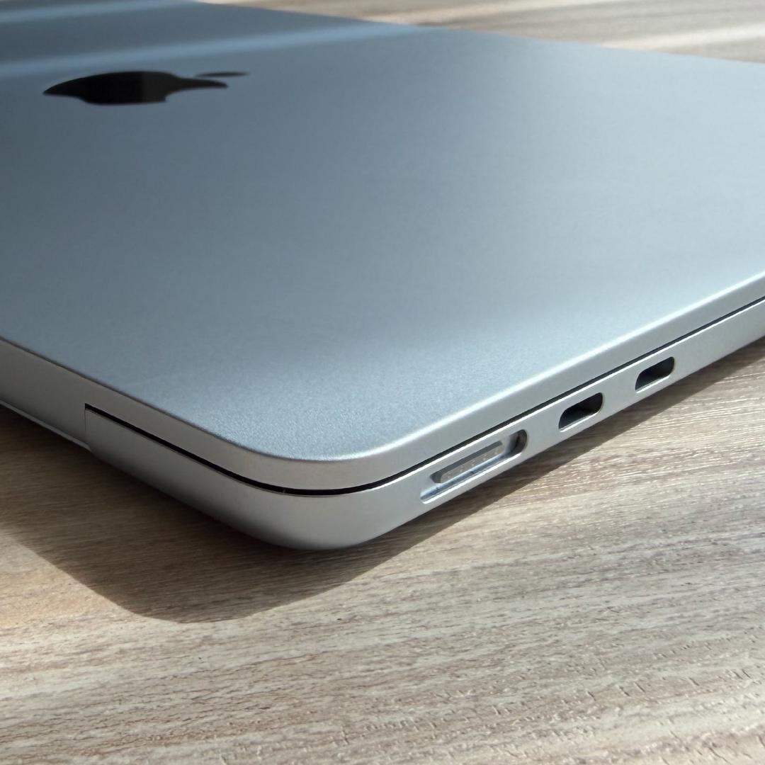 1TB Apple MacBook Air M4 スカイブルー　本体