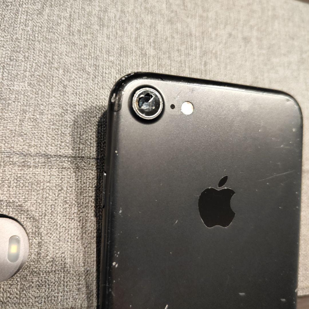 04【使用可能】iPhone 7 128gb A1779 画面割れあり
