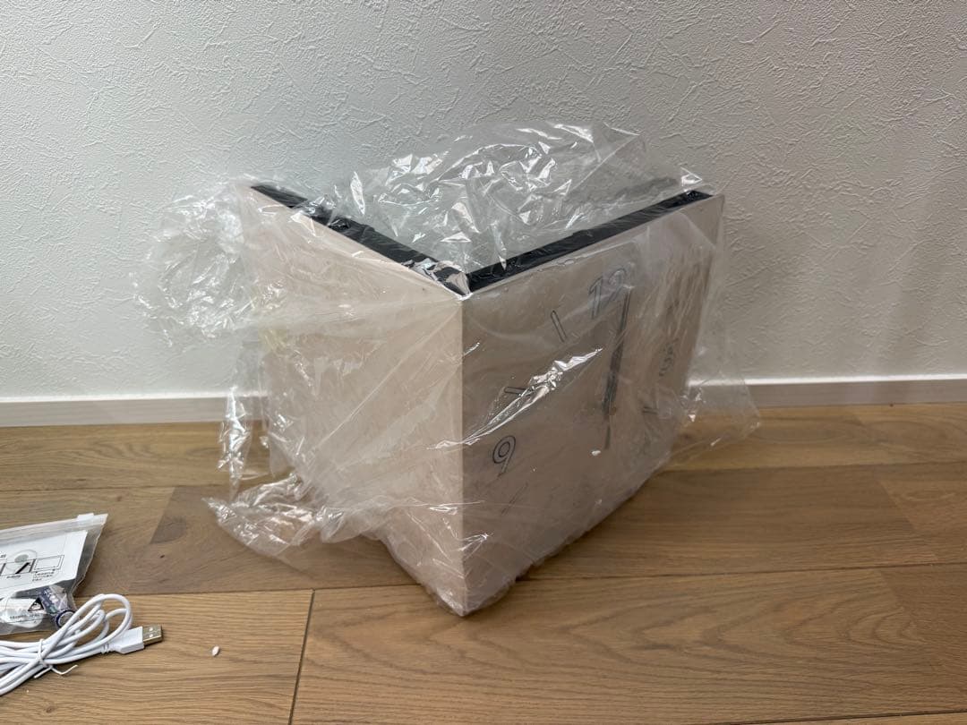 デジタル壁掛け時計 クリームホワイト