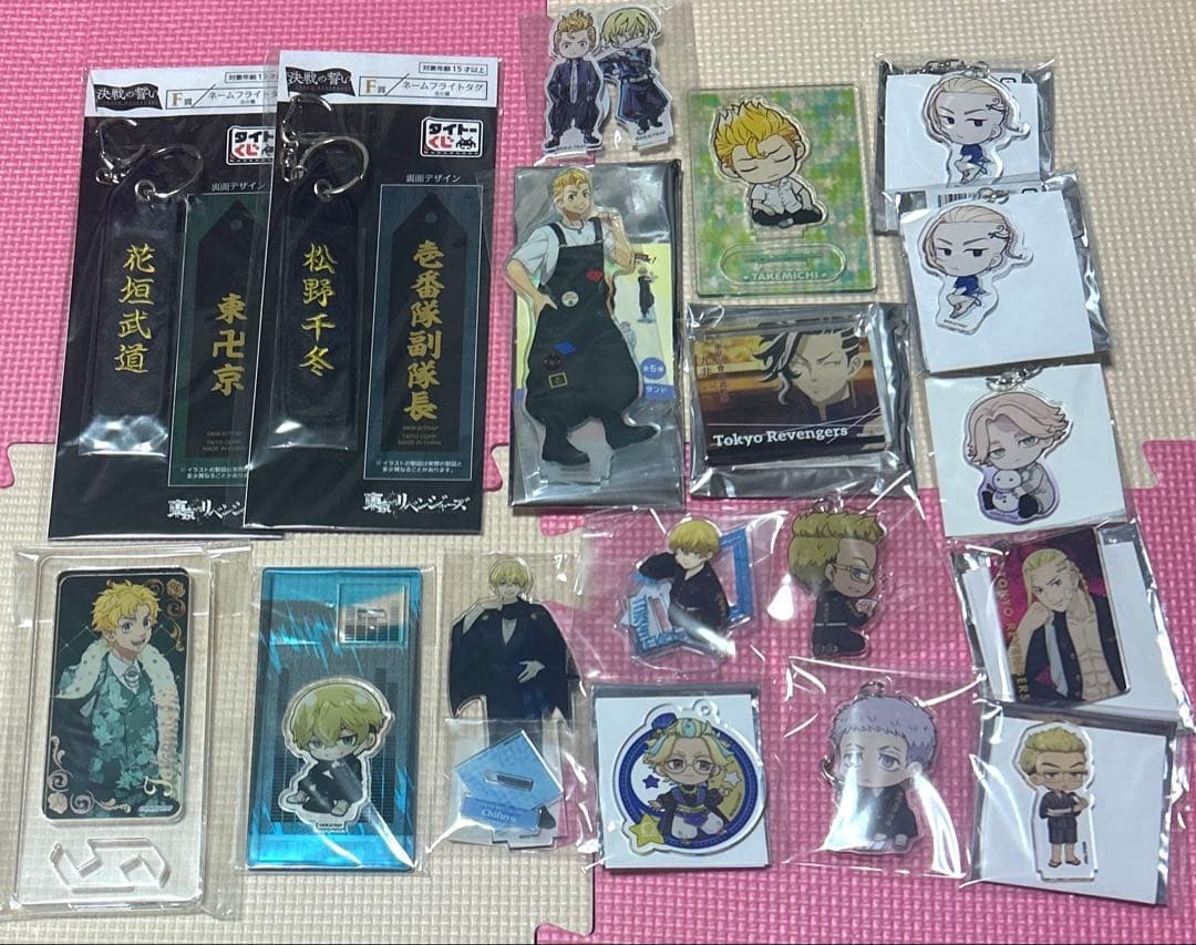 東京リベンジャーズ　グッズ　83個　まとめ　アクスタ　アクキー　缶バッジ