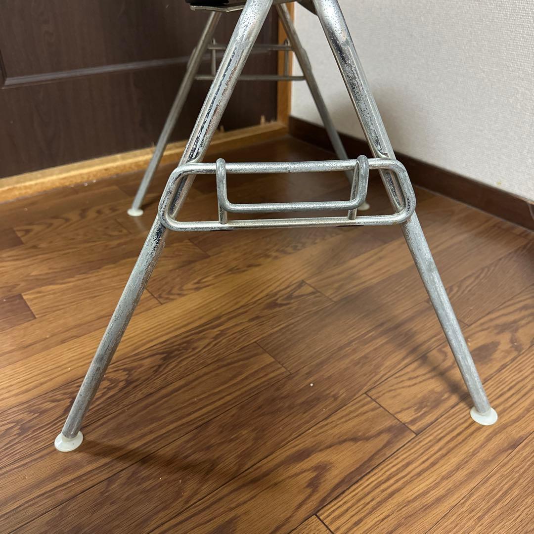 イームズチェア　スタッキングベース　オレンジ1