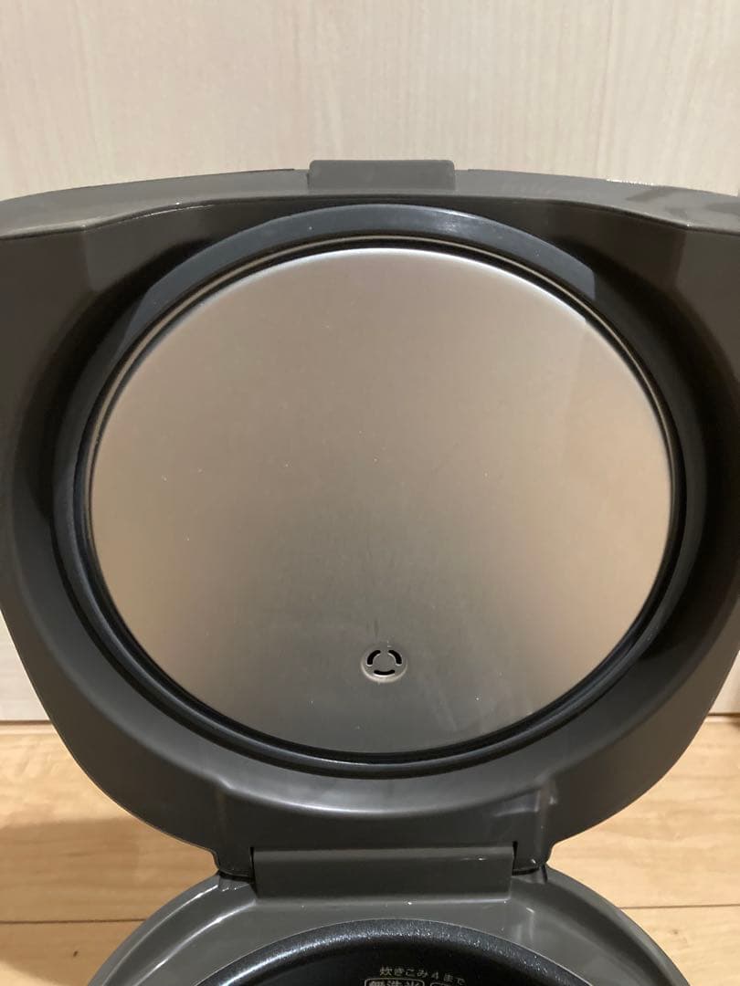 シャープ炊飯器マイコン方式 5.5合黒厚釜 球面炊きシルバー KS-S10J-S