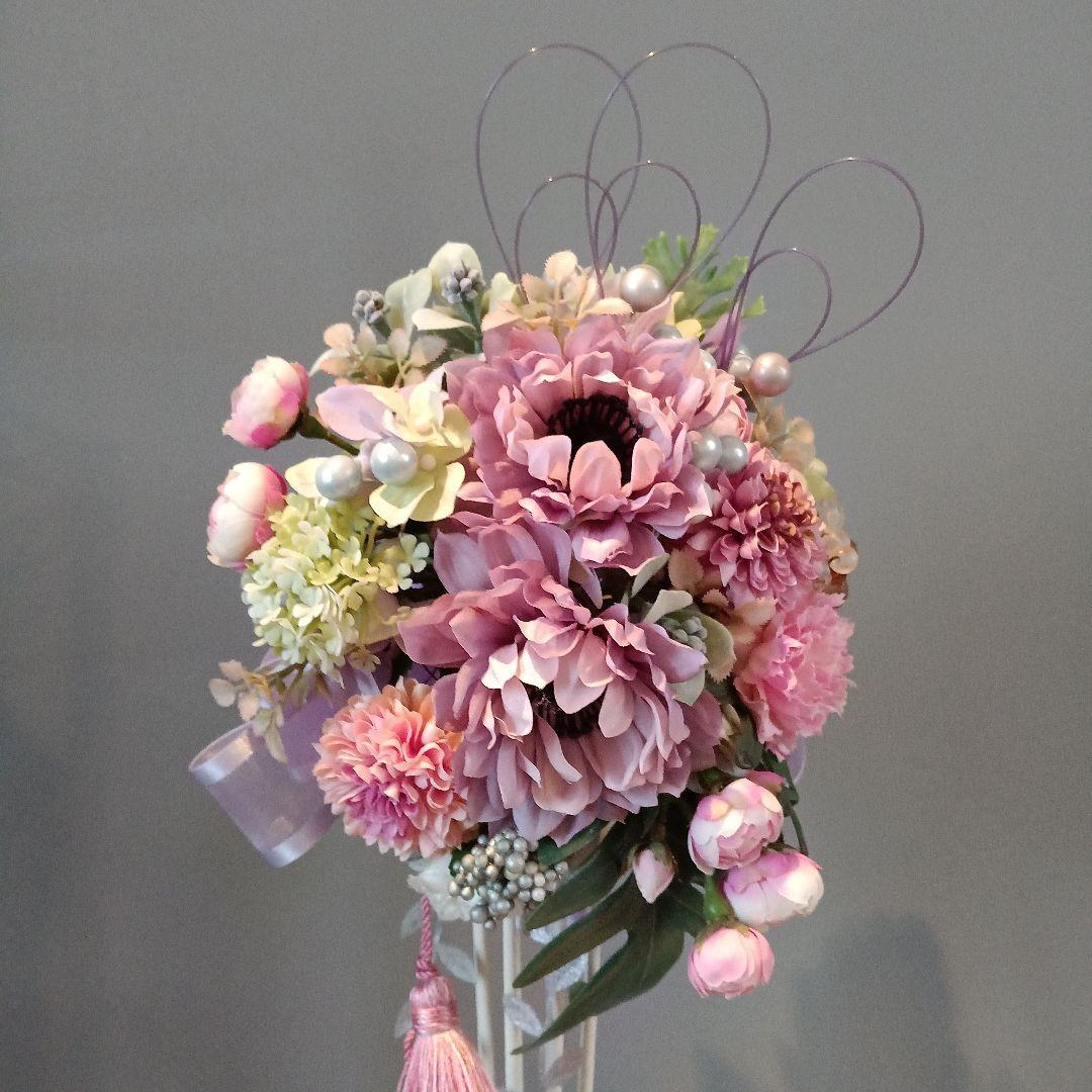 フラワーアレンジメント　花台座付き（ピンク系）花束:ブーケ　アートフラワー
